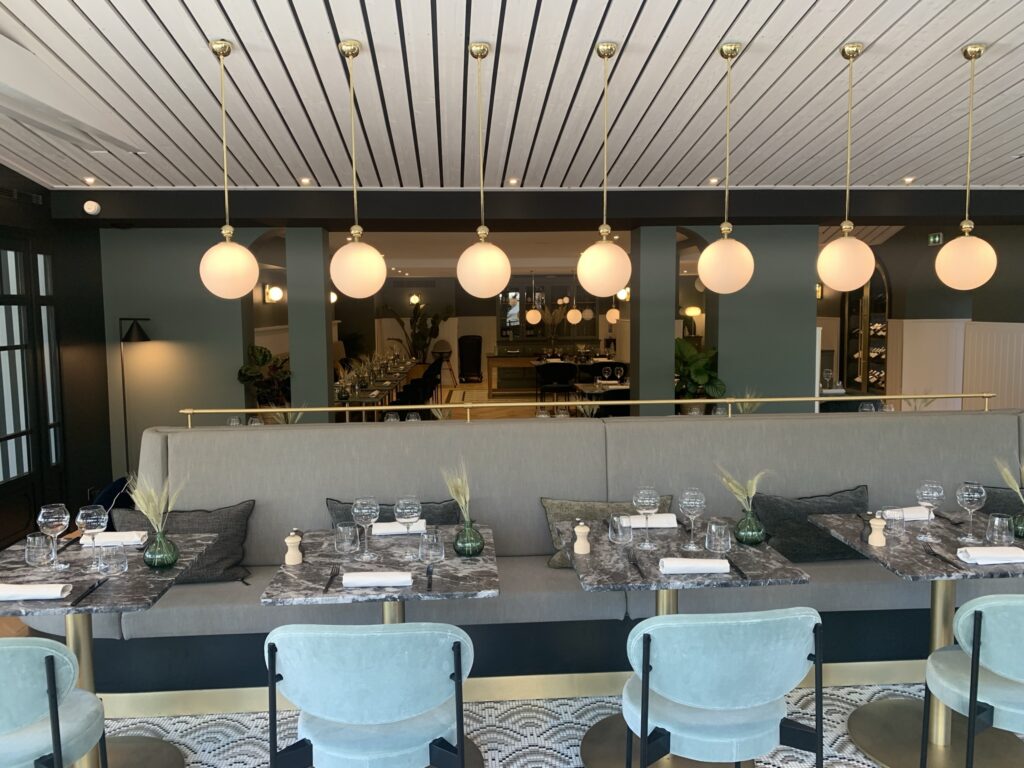 Photo - Accueil Restaurant La grande salle 4 Photo - Accueil Restaurant La grande salle 4